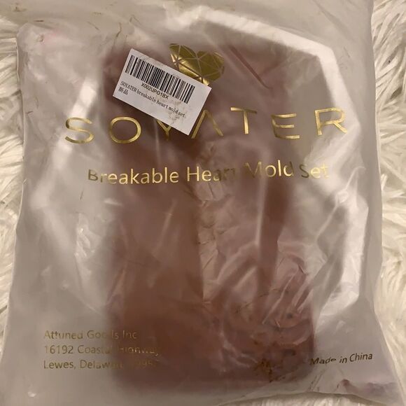 Silicone breakable heart mold set includes cookie sheet - Picture 7 of 7